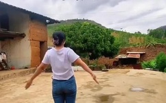 腿在张大点就能吃扇贝视频